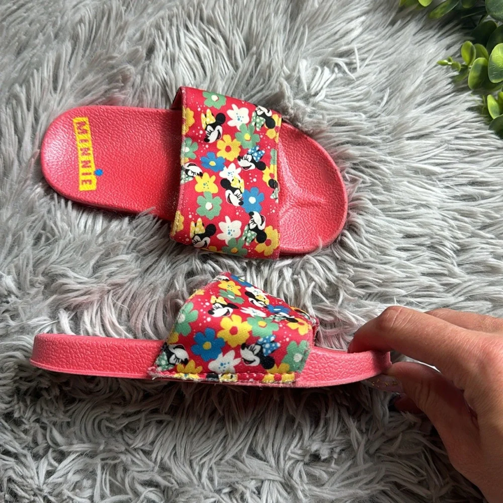 Minnie louse pink toddler slides size 9/10